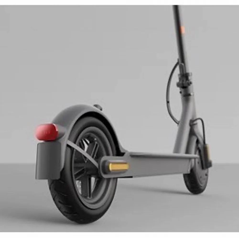 Säljer denna nästan helt nya elscooter från Xiaomi (testkörd)😊 Modellen är Essential lite o den går i 20km/h. Just nu står den bara i mitt förråd eftersom att jag aldrig använder den. Jag fick denna i födelsedagspresent 2020👌. fler bilder finns privat och pris diskuteras. Hör av dig om du är intresserad😇. Muu.