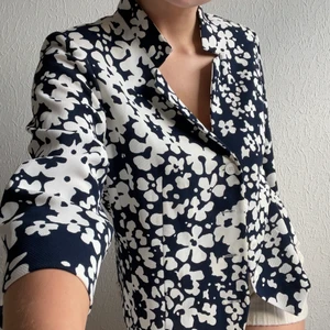 Vintage topp - Supervacker marinblå vintage topp! Väldigt bra kvalite 