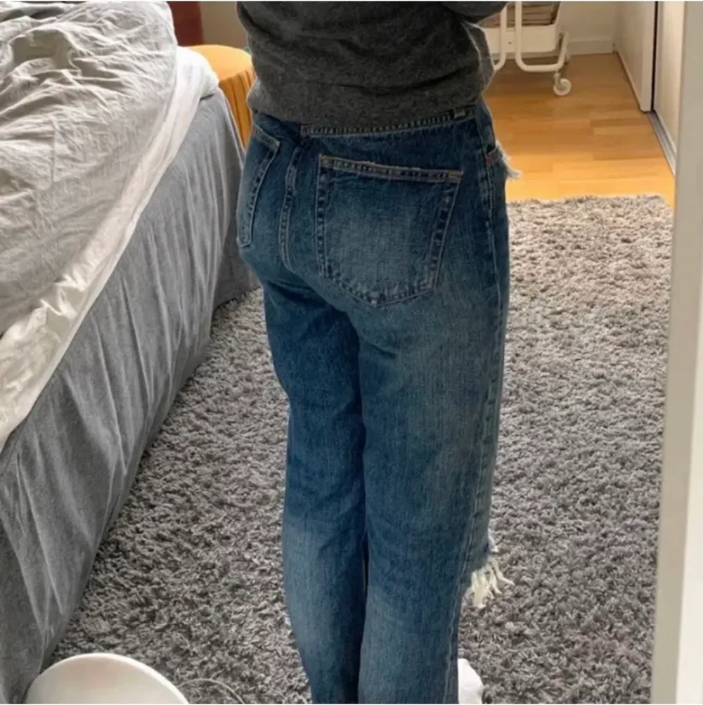 Fina jeans i storlek xs (34) frakten ingår i priset. . Jeans & Byxor.