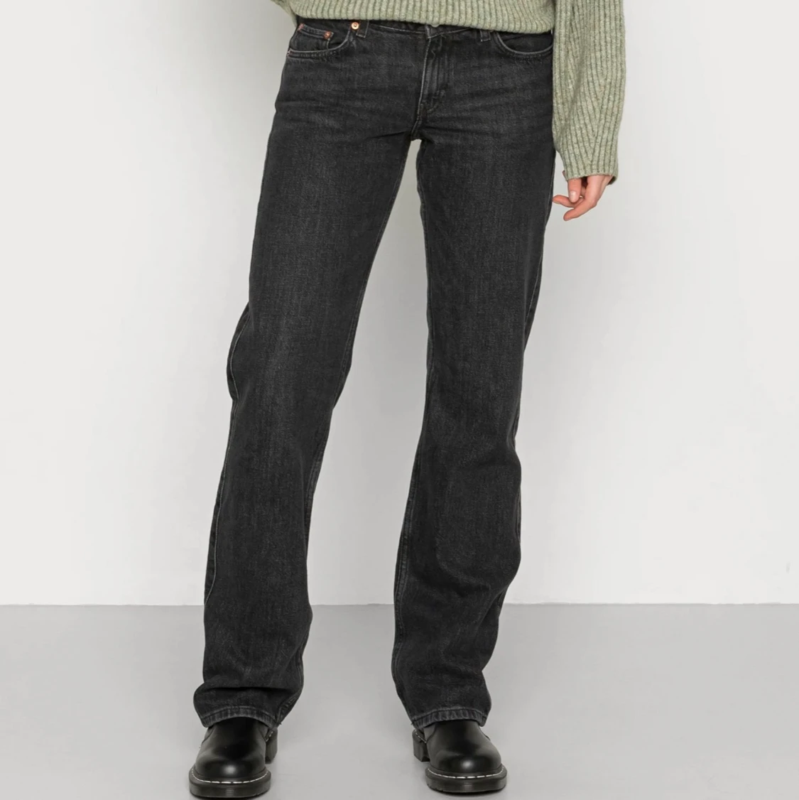 Weekday arrow low straight jeans