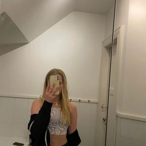 Linne - Ett fint sebra linne från SHEIN! Det är köpt för 90kr men säljer för 79kr. 