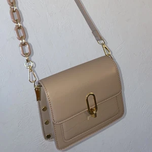 Beige väska - Använd endast 1 gång 💕🌸