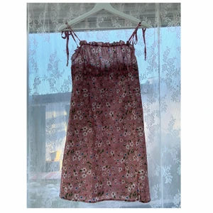 ROSA KLÄNNING - Säljer min JÄTTEFINA klänning från Shein, den satt inte som jag ville men en perfekt sommarklänning! ☀️☀️