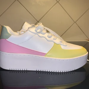 Oanvända sneakers  - Storlek 36, helt oanvända 
