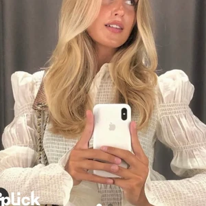 populär skjorta🖤 - populär och skit snygg skjorta i från & other stories🖤 nyskick! storlek 34🖤 svarta varianten av skjortan!