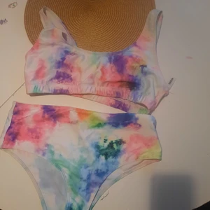 NY bikini XL  - Endast testad.  Andra bilden är lånad, bara för att visa modellen på bikinin.  Storlek XL. Postar och möts upp! Djur och rökfritt hem.