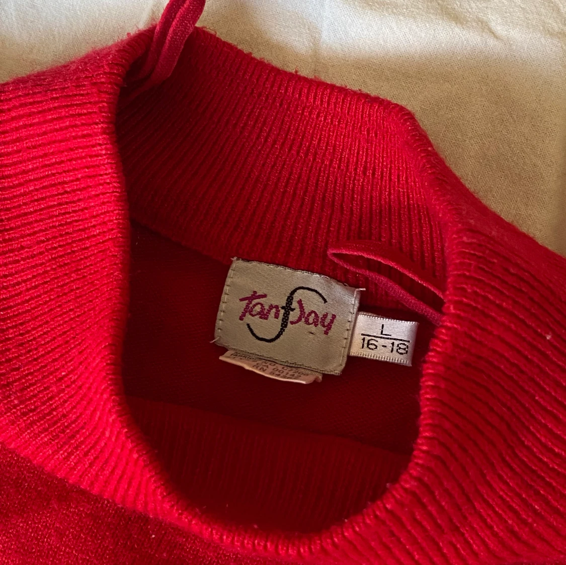 Red knitted semi turtle neck - 91