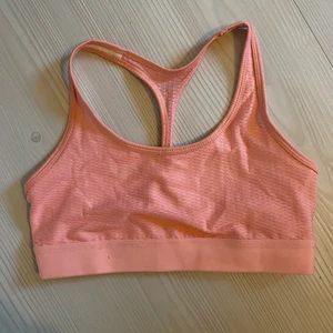 Sport-bh - Sport-bh använd max 2ggr. Köparen står för frakt. 