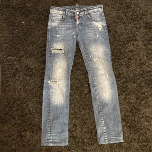 Dsquared2 Jeans - Äkta dsquared2 jeans, Nypris 5000. Bra skick. Säljer åt en vän, kom dm för frågor.