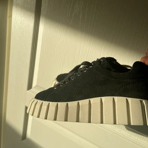 Estys odessa - Supersnygga Eatys i modellen "Odessa". Köpta på Plick men tyvärr för små. Normala i storleken. Nästintill oanvända av både mig och förra ägaren, så i princip nya. 💌💕