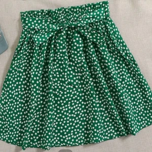 Kjol - Säljer min nya kjol jag fick hem idag då den är för liten, nypris 159