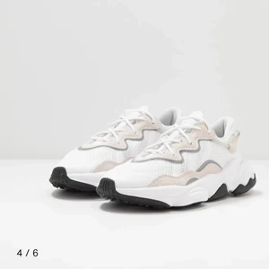 Adidas ozweego strl 39 - Använda några gånger därav en liten fläck på högra skon som lätt går bort i tvätten, annars väldigt bra skick! Dessa kommer inte till användning längre tyvärr. Nypris 999kr jag säljer dessa för 500kr. Storlek 39