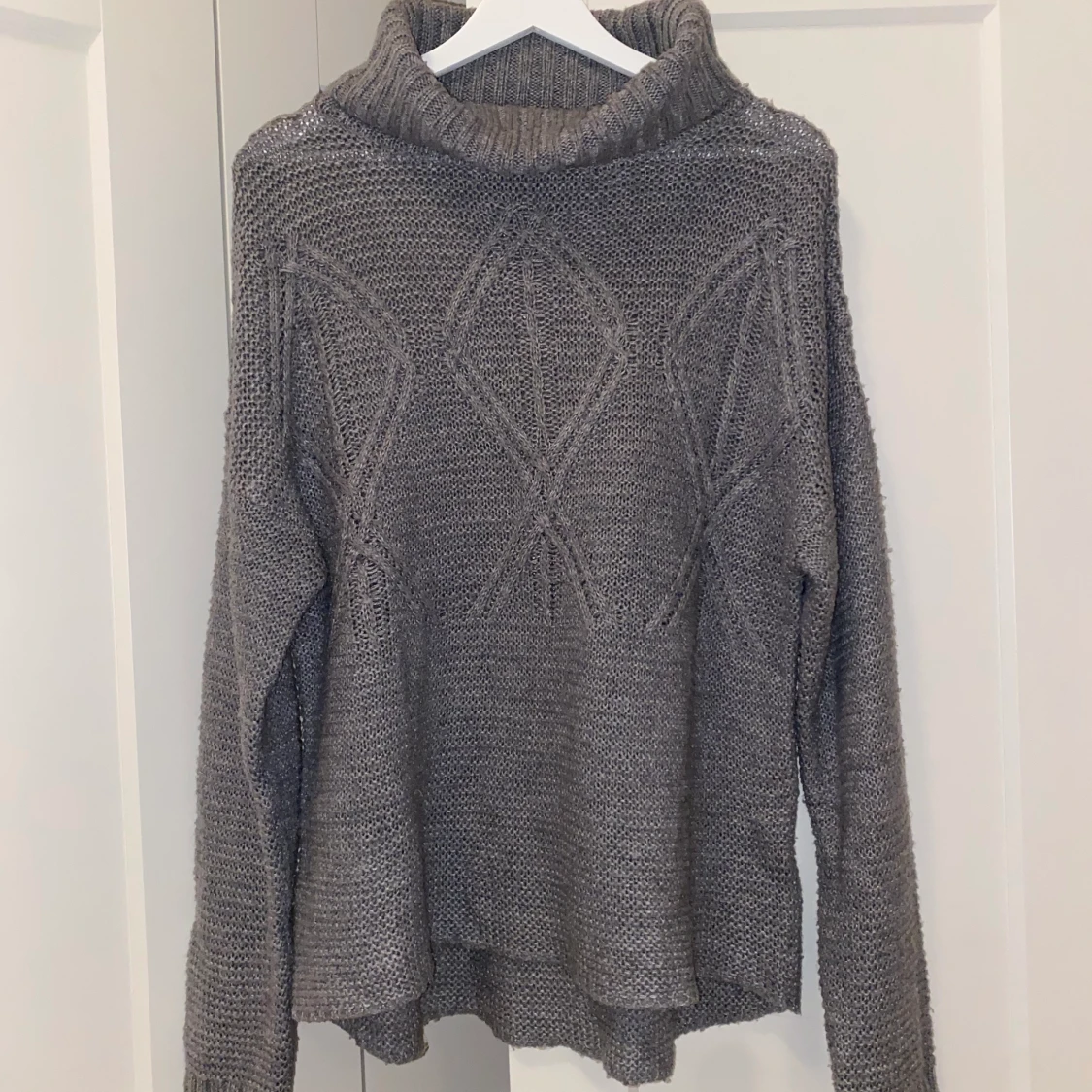 Grå stickad tröja - 90