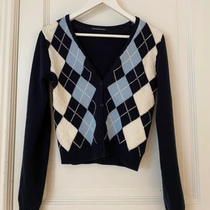 Argyle kofta ifrån Brandy Melville - Super fin argyle kofta ifrån Brandy Melville! Väldigt skönt material och bara använd ett fåtal gånger!