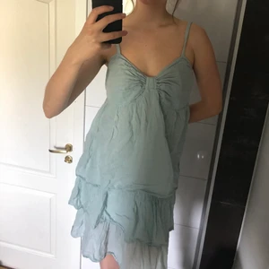 Turkos sommarklänning klänning bomull S M - Söt sommarklänning, perfekt till stranden🥰 Storleken är M, men passar även mig som har S