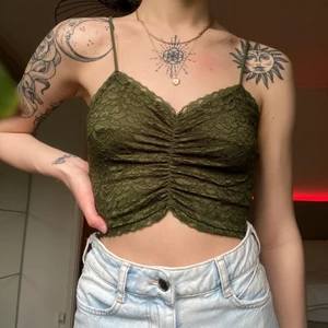 Somrig top  - superfin top i spets. Säljer för jag har den redan i massa andra färger ✨