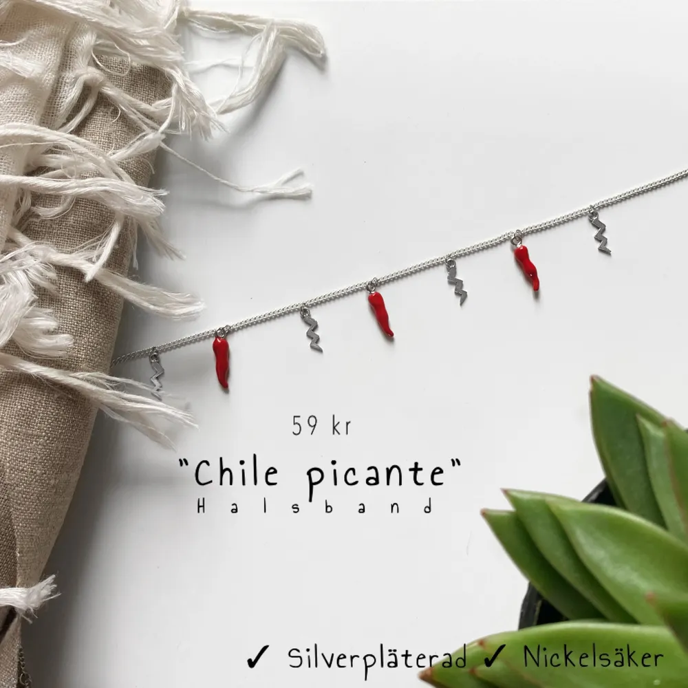 🌶Chile picante🌶 Det här halsbandet har ett överdrag av äkta silver✨ Det är reglerbart, 40-46 cm långt. Kolla in mina andra annonser från kollektionen Medelhavskänsla 🍊🍋🍓🌶. Accessoarer.