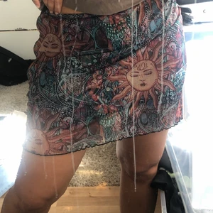 Finaste kjolen🌚 - Finaste A-linje kjolen med vackert mönster och fina detaljer💛