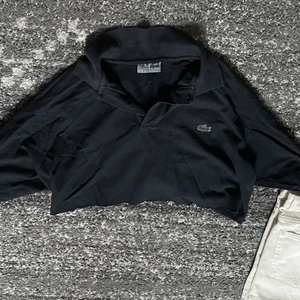 Lacoste croppad skjorta - Vintage croppad tröja som är jättefin till sommaren!!!!!