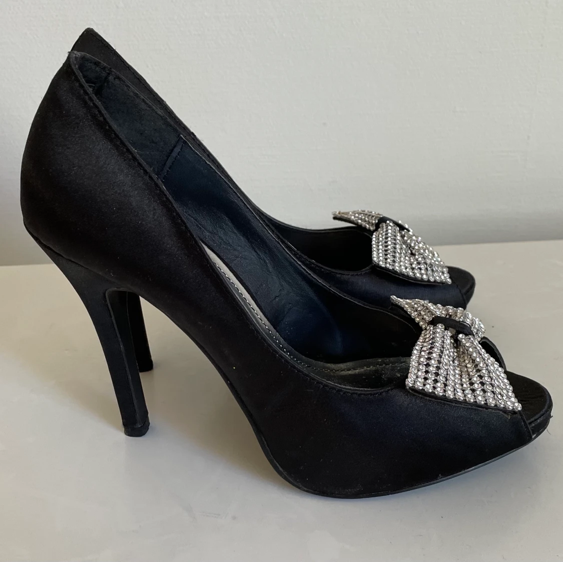 NYA högklackade pumps - Stl 37