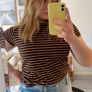 Tröja från Pull & Bear - Söt T-shirt från Pull & Bear, sitter lite tightare än en M. 