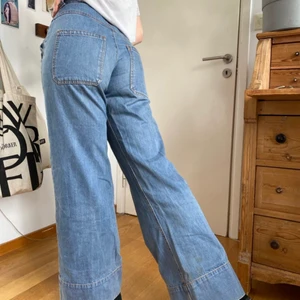 Cheapmonday jeans - Coola byxor från cheapmonday, höga i midjan. 