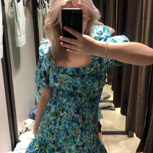 SÖKER denna klänning från zara - SÖKER!!Hör av dig om du har en i xs-s!!