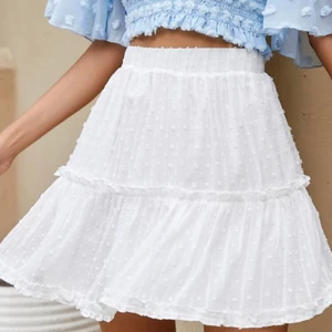 Söt vit sommarkjol  - Passar xs/s