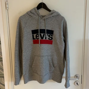 Oversized Levi’s hoodie - a perfect condition hoodie from levi’s. It’s an oversized look in size M