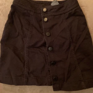 Jeanskjol  - Svart kjol bra till sommaren! Snygg passform💜