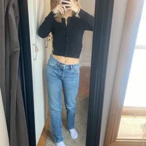 Mid Rise zara - Säljer de för de är lite för stora för mig! Super snygga😍❤️