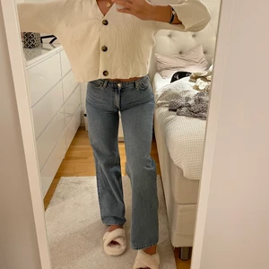 Ljusblåa jeans - Såsåså fina ljusblåa jeans. Jättebra skick! Passar mig som bär S<3