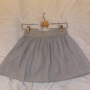 Kjol  - Jättesöt kjol från märket Franca, i storlek 14/15 år! Tyvärr för liten för mig men annars en så bra basickjol i både fin färg och tyg! 