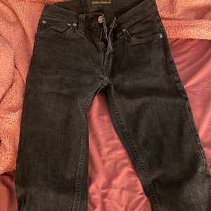 Nudie jeans - Säljer dessa nudie jeans också då dom aldrig kommit till användning tyvärr. Lite utsvängda ish raka❤️för mer info meddela mig!