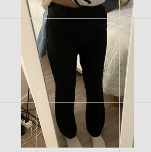 Kostymbyxor  - Säljer mina kostymbyxor från bikbok, det är storlek 36 och jag är 167cm lång 