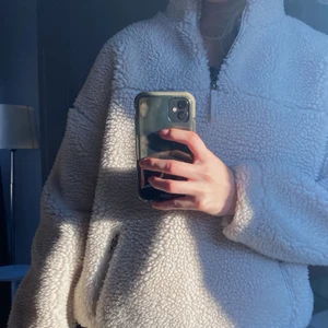 Teddykofta - Säljer en teddykofta, köpt från ASOS🥰 Är i storlek S och är så gott som ny, skriv vid frågor 😎