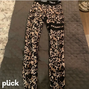 Leopard stronger💕 - Säljer nu mina jätte fina leopard stronger tigths då dem är för stora på mig aldrig använd endast provad💕 nypris 899💕💕 helt slutsålda💕 