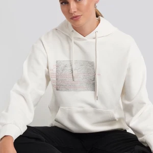 NA-KD strl S - Väldigt skön hoodie köpt från NAKD.🤩 Endast använt den ett fåtal gånger. Den har två små hål vid fickan (se sista bild) annars är den som ny.