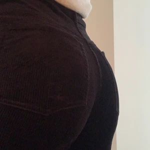 Machester byxor  - Snygga Machester byxor från H&M. Så fina. Inte alls skadade eller tecken på skador. Använda fåtal gånger. Hör av dig om du är intresserad❣️