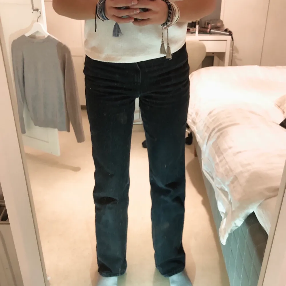 Raka jeans från Weekday i modellen rowe💞 storlek 24/30. Jeans & Byxor.