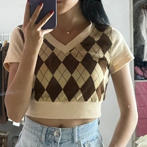 Tröja - Jätte fin tröja från shein , använt 1 gång därmed ny skick, köparen står för frakt❤️ 