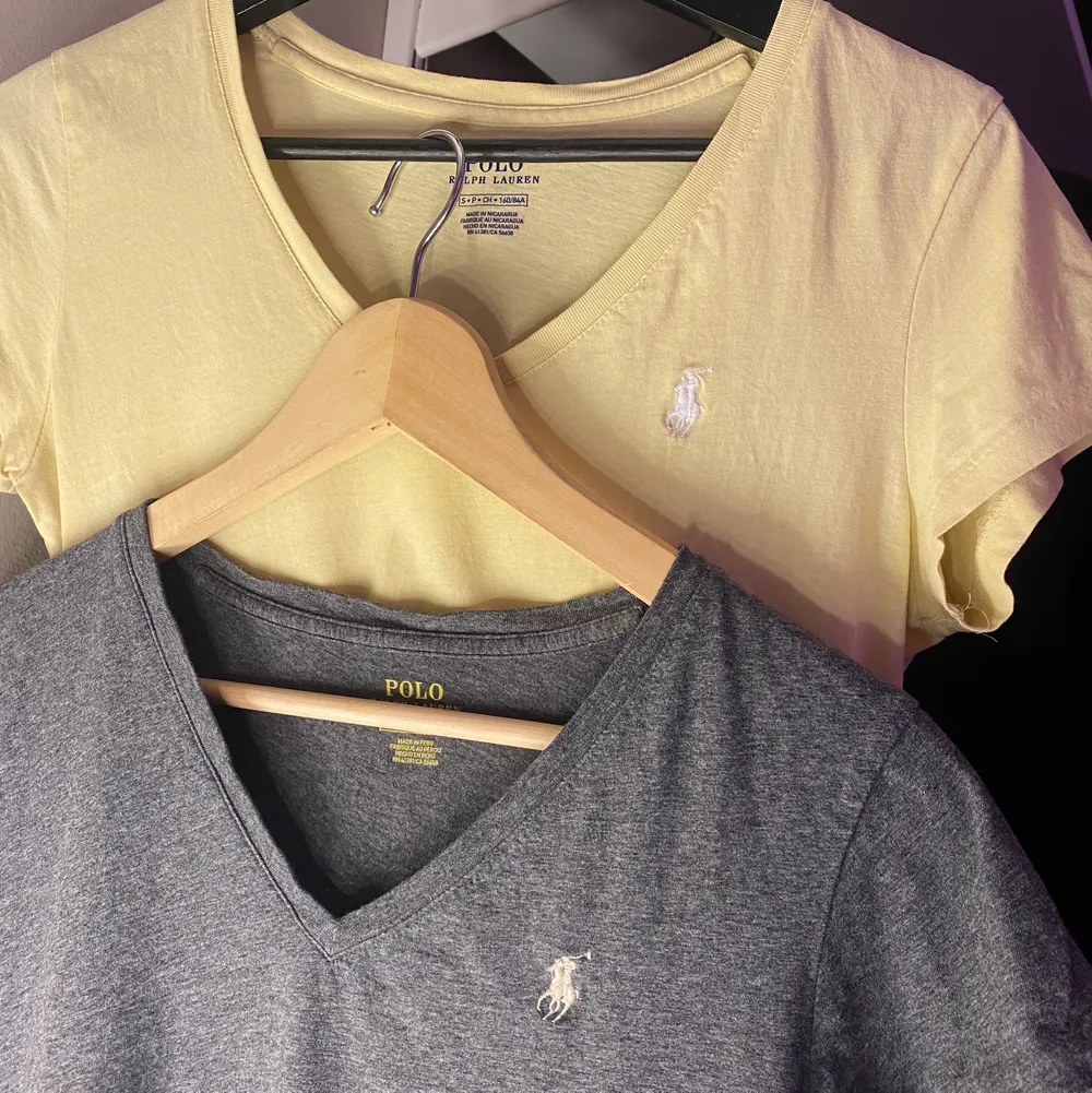 Säljer dessa två Ralph Lauren tröjorna. De är i fint skick och äkta från USA. En för 75 eller båda för 140kr. . T-shirts.