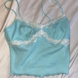 Topp - Superfin oanvänd topp💙 färgen ser finare ut i verkligheten, skriv för fler bilder💙
