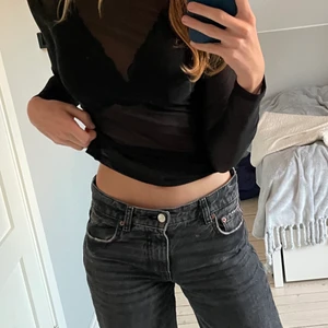 Svart genomskinlig tröja  - Svart genomskinlig tröja från Monki som är i gott skick. Storlek s