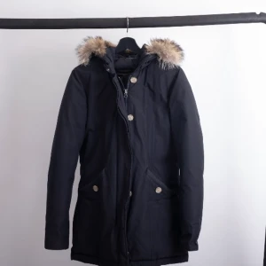 WOOLRICH - parka blå - Storlek: S - äkta päls