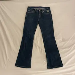 Vintage lågmidjade replay jeans! Dessa sitter jättebra på men är liite för små tycker jag, annars jättefint skick. Köpte de här på plick. Köparen står för frakt💙💙💕