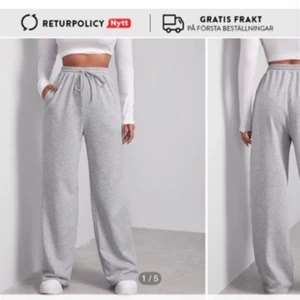 Gråa mjukisbyxor  - Snygga och bekväma byxor från shein. Använt ca 5 gånger och jag gillar dem. Dock har de nu blivit för korta i benen och därför säljer jag de. Jag är ca 168 och har ganska långa ben. Kom privat för köp eller bättre bilder. 