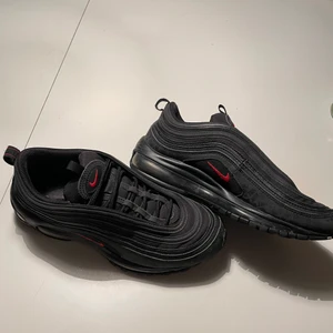 Nike air max 97 storlek 42  - Dom är använt ett få tal gånger då dom är för små för och det är ganska bra skick 