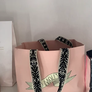 Odd molly - Odd Molly bag. Medium. Perfekt som prydnad!