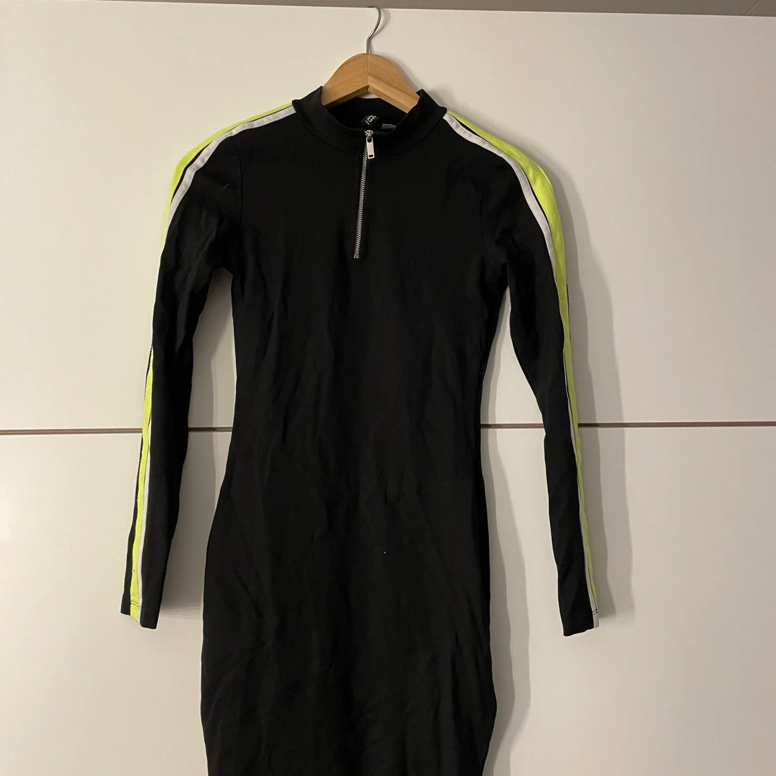 Klänning me detaljer